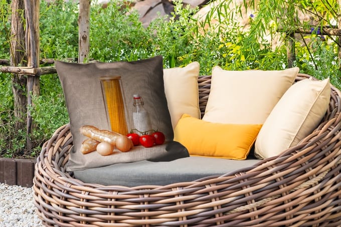 Sierkussen Buiten - Spaghetti - Melk - Tomaten - Eieren - Brood - 60x60 cm - Weerbestendig