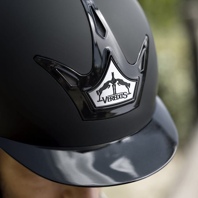 Veredus Vita Cap GST Glossy Black M Kleine Klep