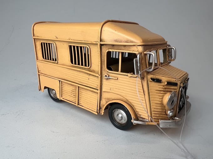 Citroën HY mini in het oranje