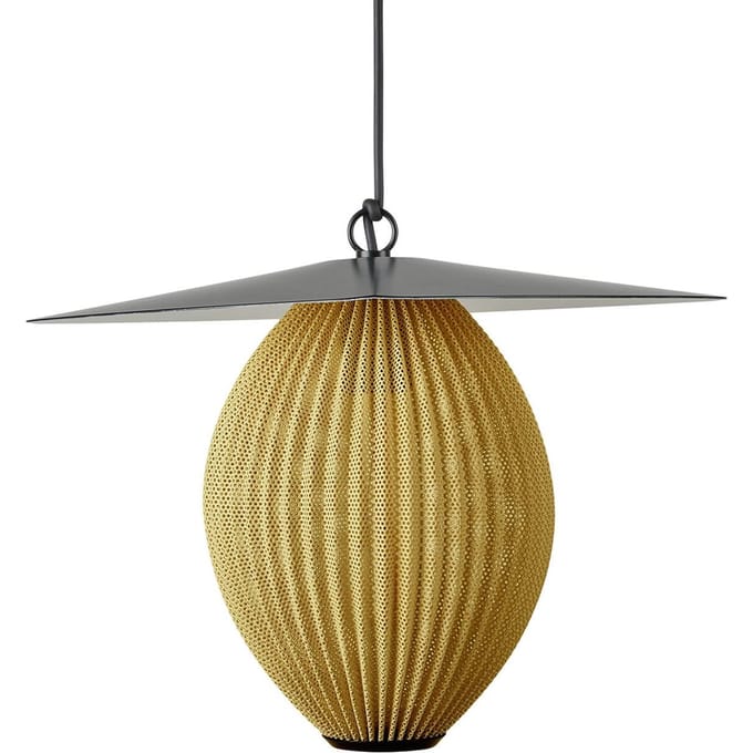 Gubi buiten hanglamp Satellite, 45x27 cm, zwart/mosterdgoud