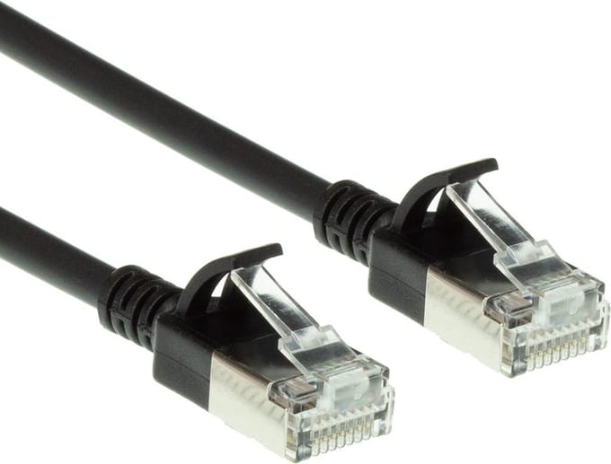 ACT Zwarte 0,5 meter LSZH U/FTP CAT6A datacenter slimline patchkabel snagless met RJ45 connectoren DC7900