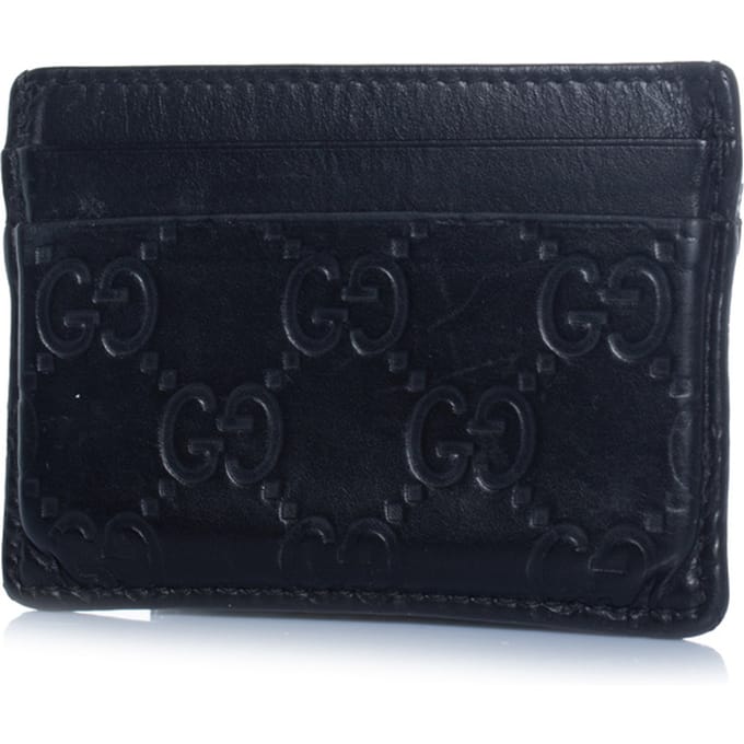 Gucci kaarthouder van zwart leer met monogramreliëf.