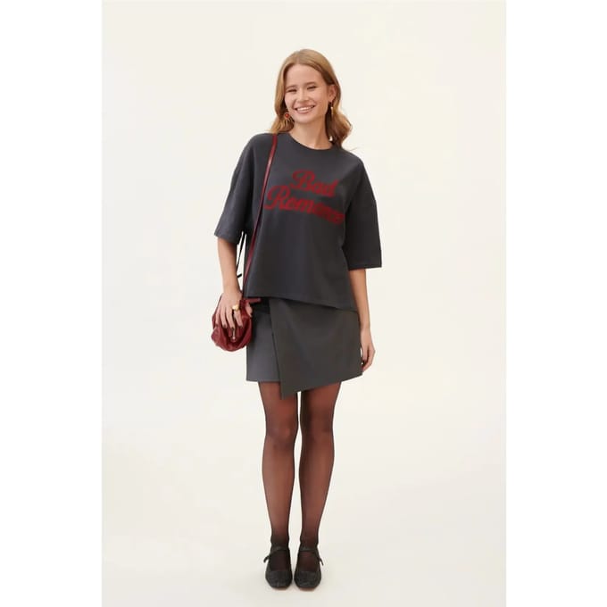 T-shirt dames She is Sunday Bad Romance