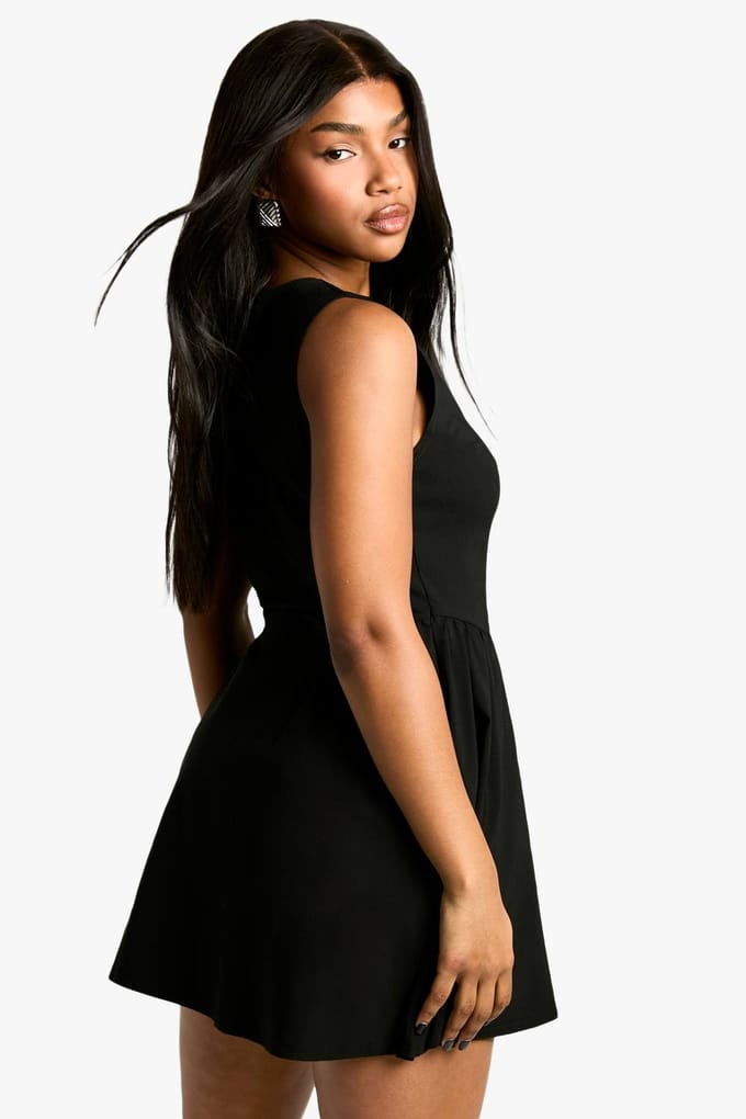 boohoo Dames Tailored Slash Neck Volume Skater Mini Jurk | Black | Maat: 16