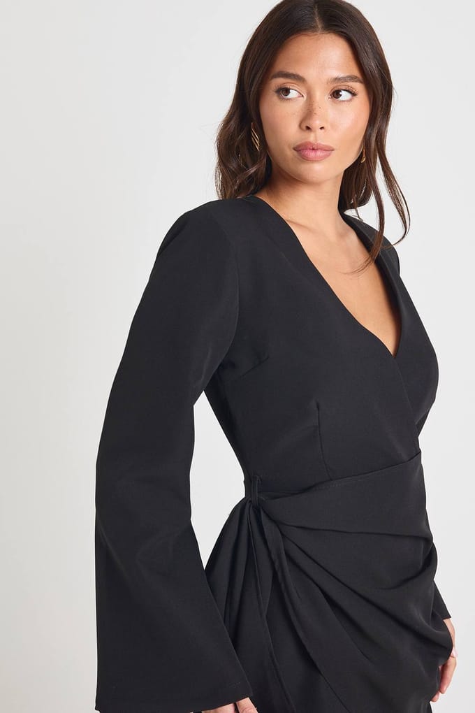 boohoo Dames Kraagloze, gedrapeerde blazerjurk met band in de taille | Black | Maat: 6