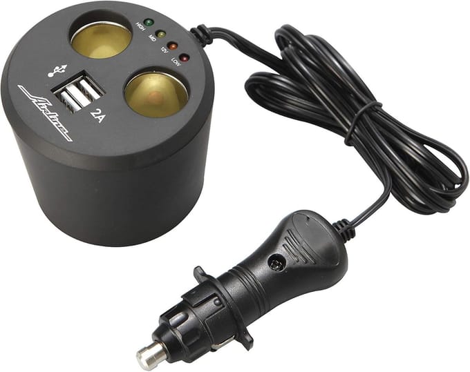 Dubbel 12V Stopcontact met Twee USB-poorten en Batterij-analysator