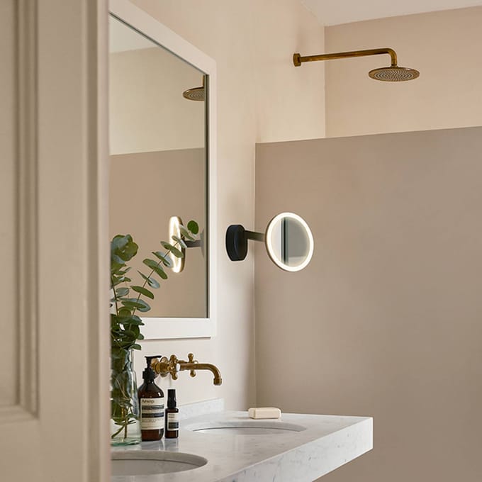 LEDS-C4 Vanity wandspiegel met LED, 3000K, zwart