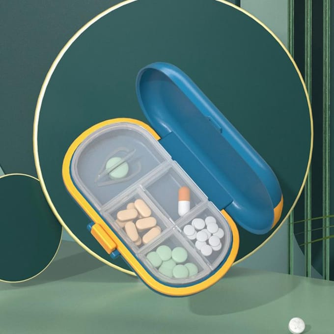 Draagbare 4-rooster reispillendoos met pillensnijder Organizer Pillendoos Medicijnopslagcontainer Medicijntabletten Plastic pillendozen roze