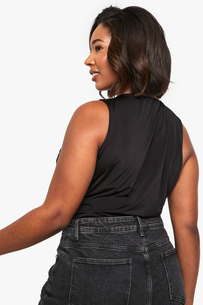 boohoo Dames Plus Wrap Bodysuit met gerimpelde randdetails | Black | Maat: 28
