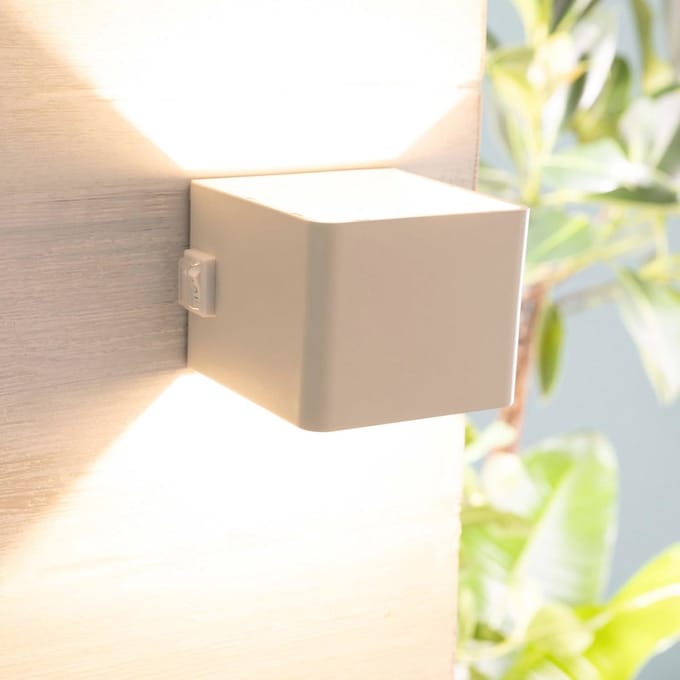 Oplaadbare LED buitenwandlamp met magnetische bevestiging en bewegingsmelder - Warmwitte lichtkleur 3000K