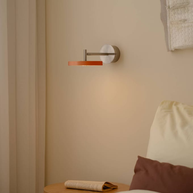 UMAGE LED wandlamp Asteria Short, oranje, staal, vaste aansluiting