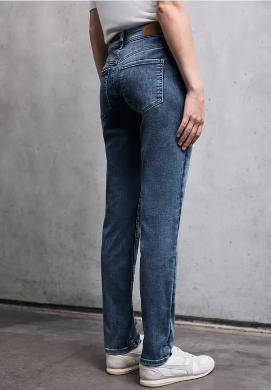 Jeans met destroyed details