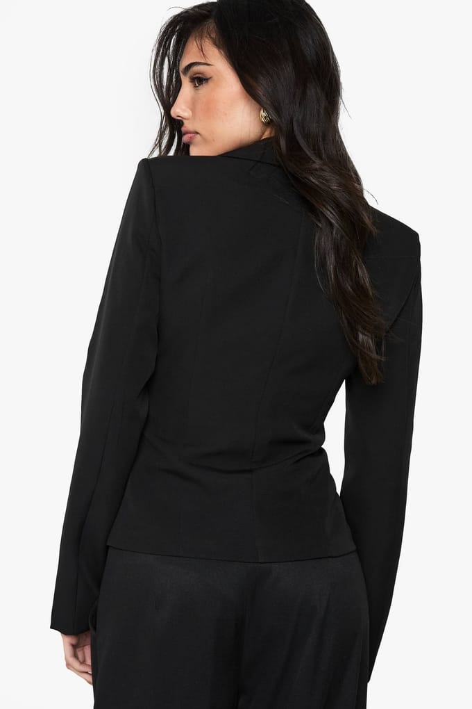 boohoo Dames Button Detail Fitted Cinched Blazer | Zwart | Maat: 40