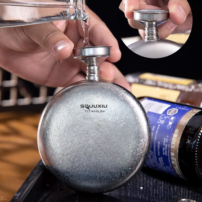 Titanium Flask 180ml Whiskey Flask voor mannen Lichtgewicht Titanium Wijnfles Camping Flask Titanium Ice Flower Without Funnel white