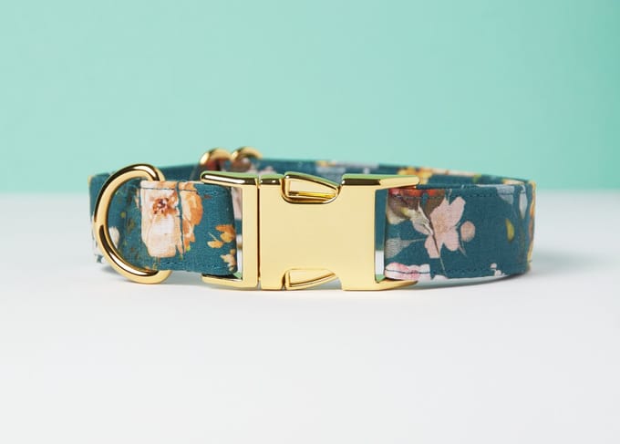 Awesome Paws halsband hond - Honden Halsband met rozen - Handmade - Groen - Maat L