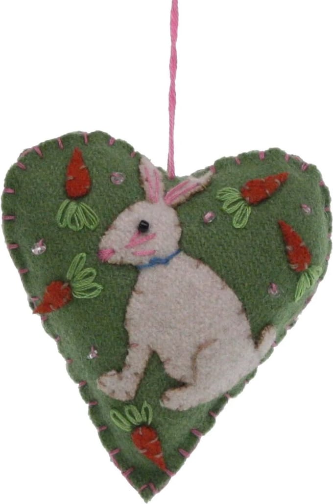 Hart donkergroen haas en wortel, vilt 7x2x7cm