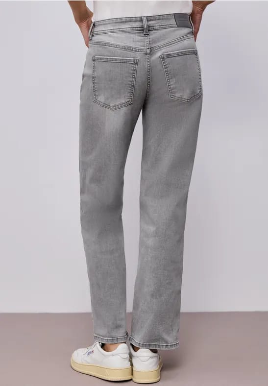 Straight Legs jeans