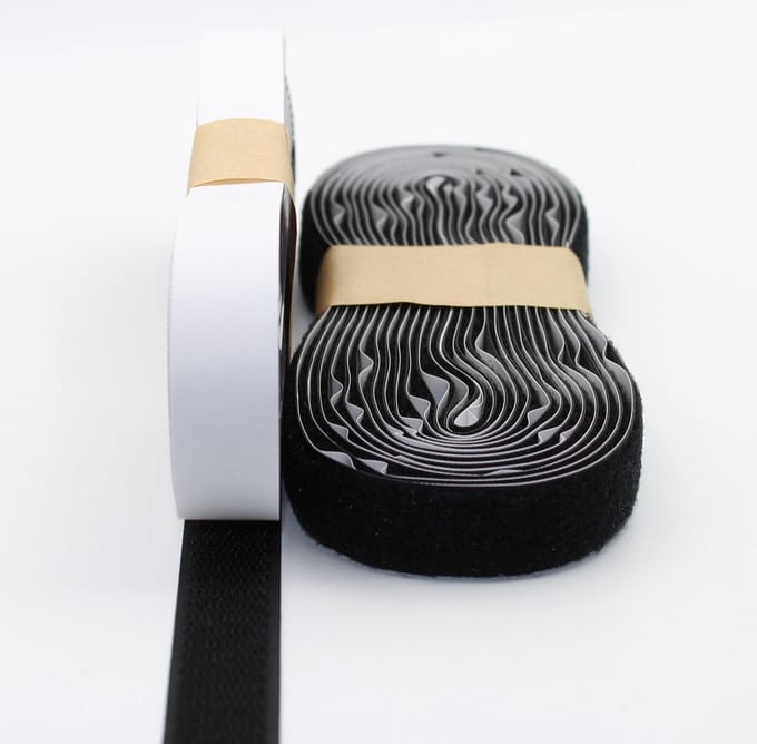 5 Meter ZELFKLEVENDE KLITTENBAND (5 meter Hook en 5m Loop), Breedte 2CM, Kleur ZWART