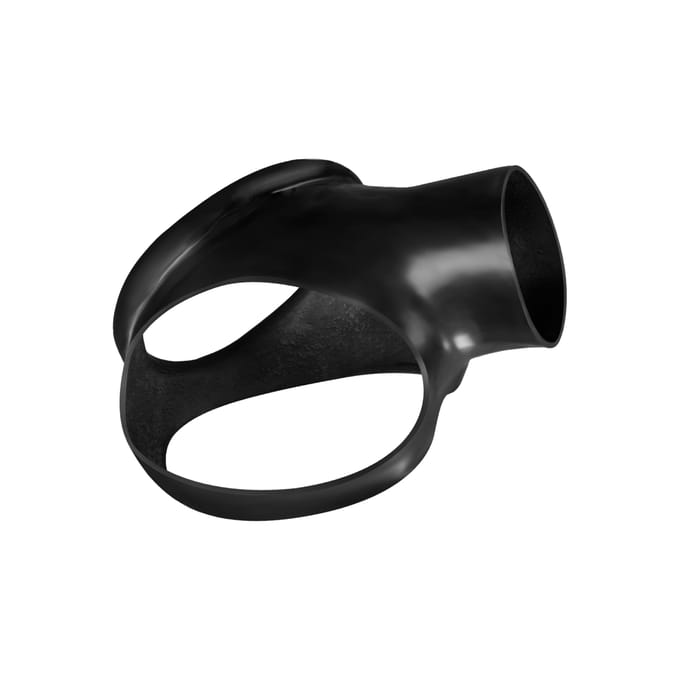 Latex-penisman chet met testikelverdeler