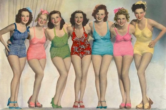 Fotobehang - Charming Ladies 375x250cm - Vliesbehang