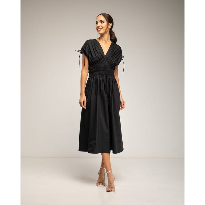 Midi-jurk met elastische taille en borst, rimpelmouwen en zakken