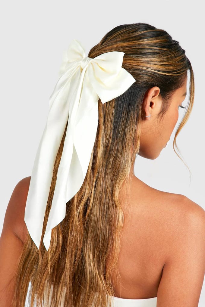 boohoo Dames Creme Grote Satijnen Strik Haarclip | Ivory