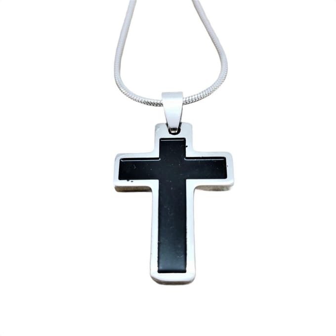 Edelstaal hanger: Kruisje met zwart coating in midden.