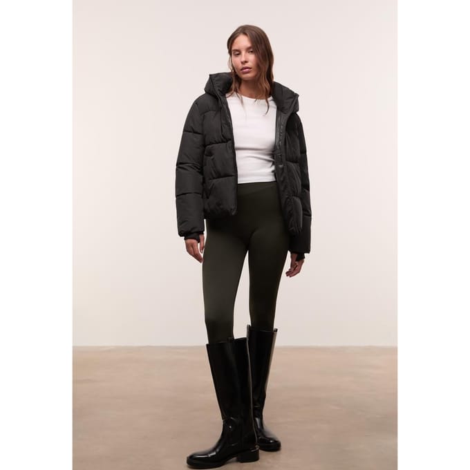 Stradivarius Basis gewatteerde jas met capuchon  Zwart M
