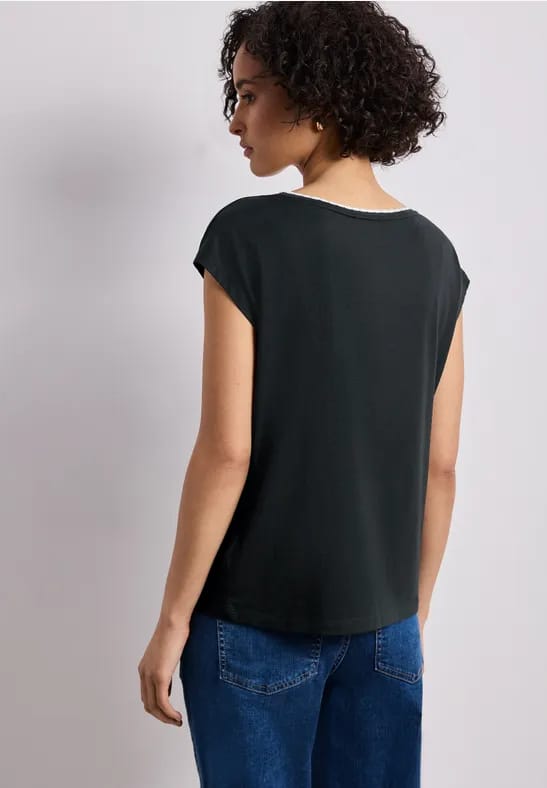 Shirt met overhangende schouder en decoratieve tape