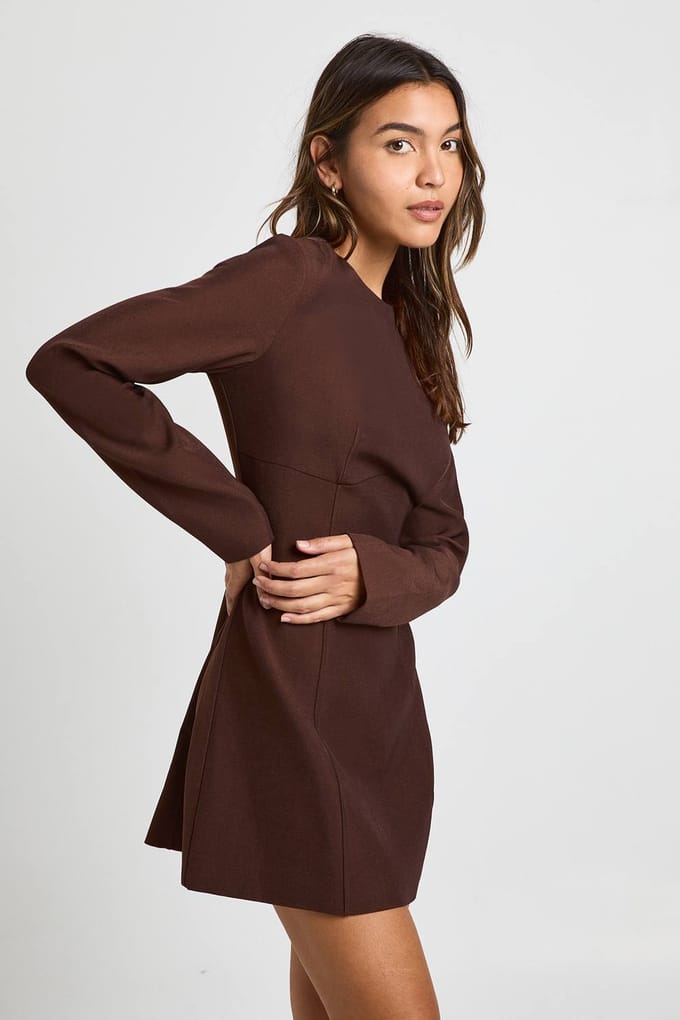 boohoo Dames Lange mouwen getailleerde shiftjurk | Chocoladebruin | Maat: 36