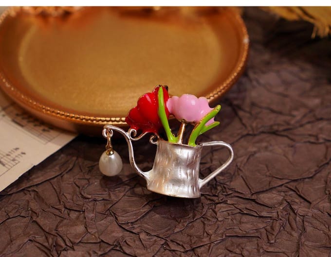 Franse Rustieke Stijl Bloemkannetje Broche Speld, Elegant en Veelzijdig, Ideaal Accessoire voor Damesmode brown