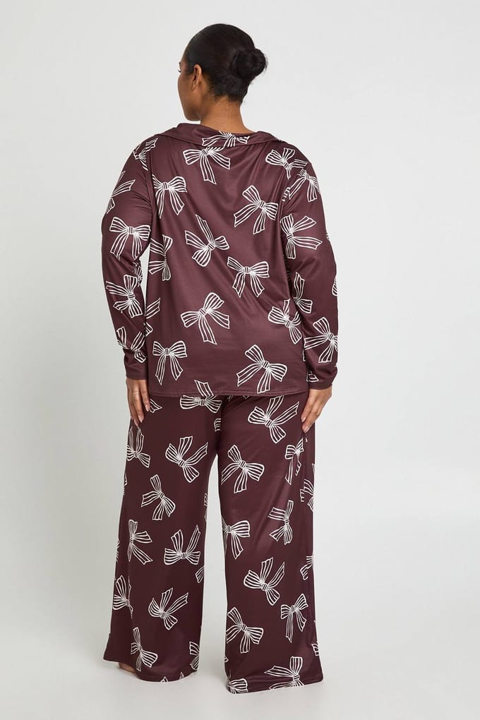 boohoo Dames Plus Boogprint langarmig overhemd & broek pyjama set | Chocoladebruin | Maat: 48