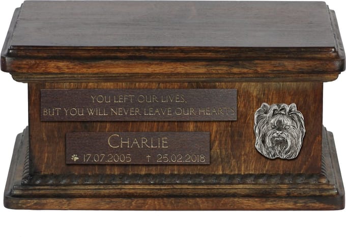 Persoonlijke houten urn voor Yorkshire Terrier as met gravure