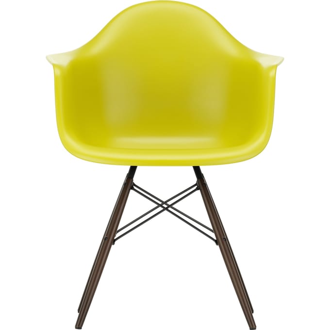 Vitra - DAW Eames Plastic Armchair - mosterd RE - donkere esdoorn - geel