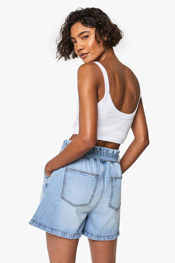 boohoo Dames Denimshort met hoge paperbagtaille | Licht Gebleekt | Maat: 40
