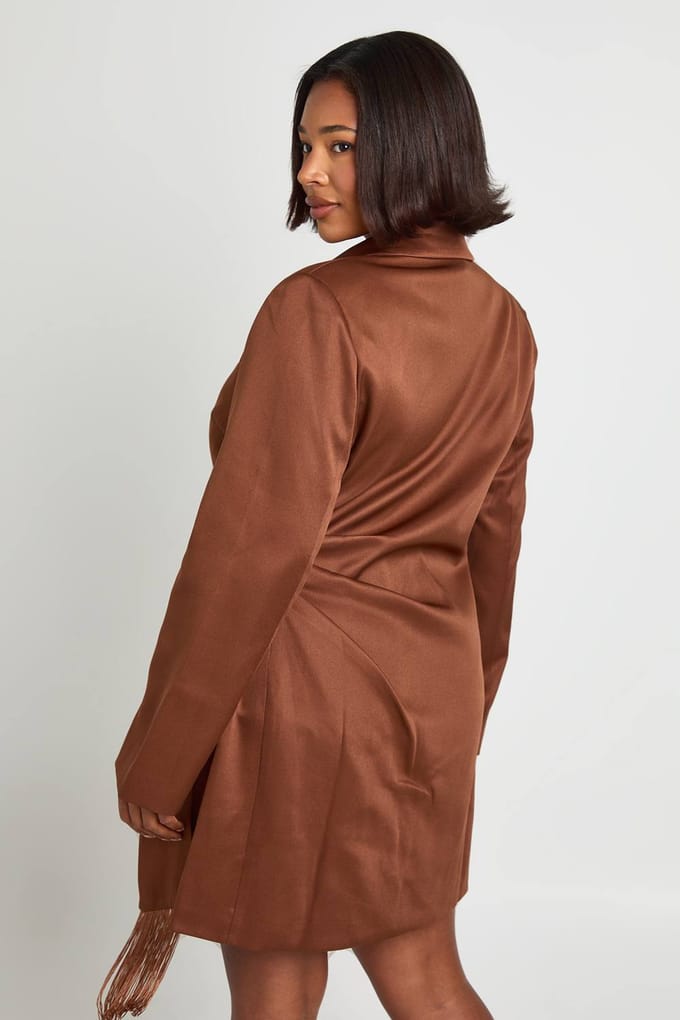 boohoo Dames Plus Kwast Blazer Jurk | Chocolate | Maat: 20