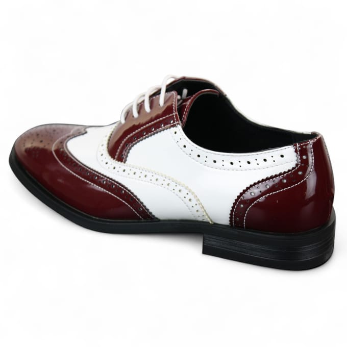 Herenschoenen met vetersluiting in rood en wit, in nette broguestijl