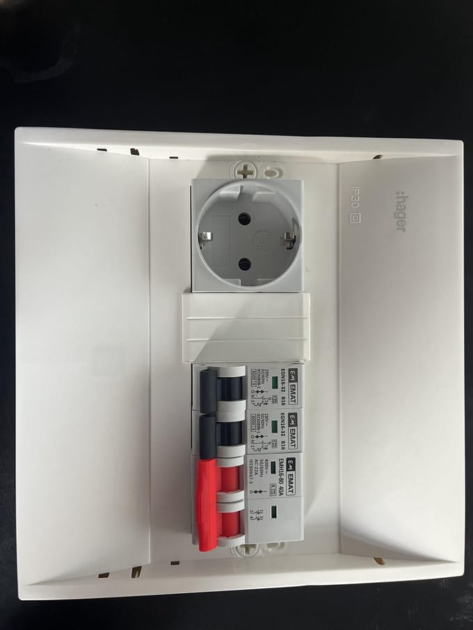 EMAT PV-verdeler 2x B16 groep met WCD en hoofdschakelaar (85017000)