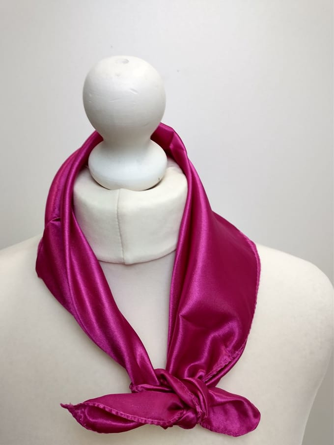 Vierkante dames neksjaal Jildou-effen azalia-50x50