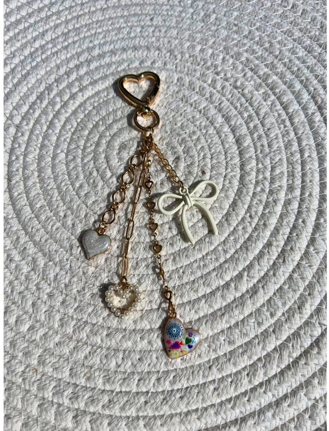 2 Love it Liefdevol E - Sleutelhanger - Tashanger - Hartjes - Wit - Goudkleurig - Veelkleurig