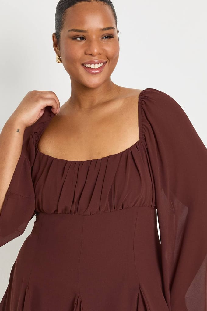 boohoo Dames Plus Chiffon Godet Skater | Chocolate | Maat: 20