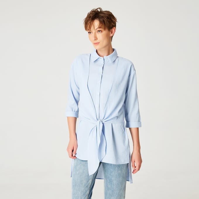 Lang shirt met geknoopte panelen vooraan