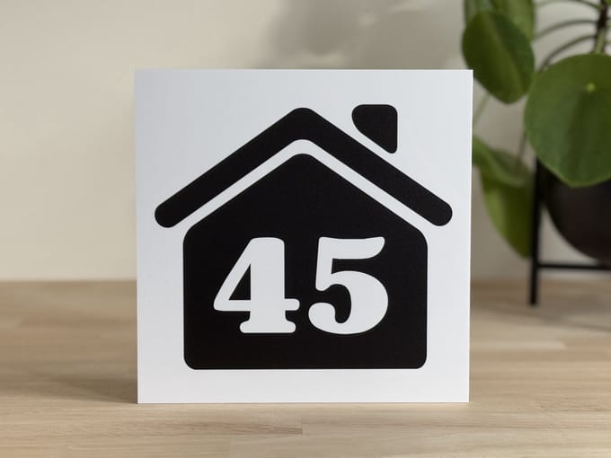 Huisnummerbord | Huis | Huisnummer | Wit | 20x20cm | RVS afstandhouders |