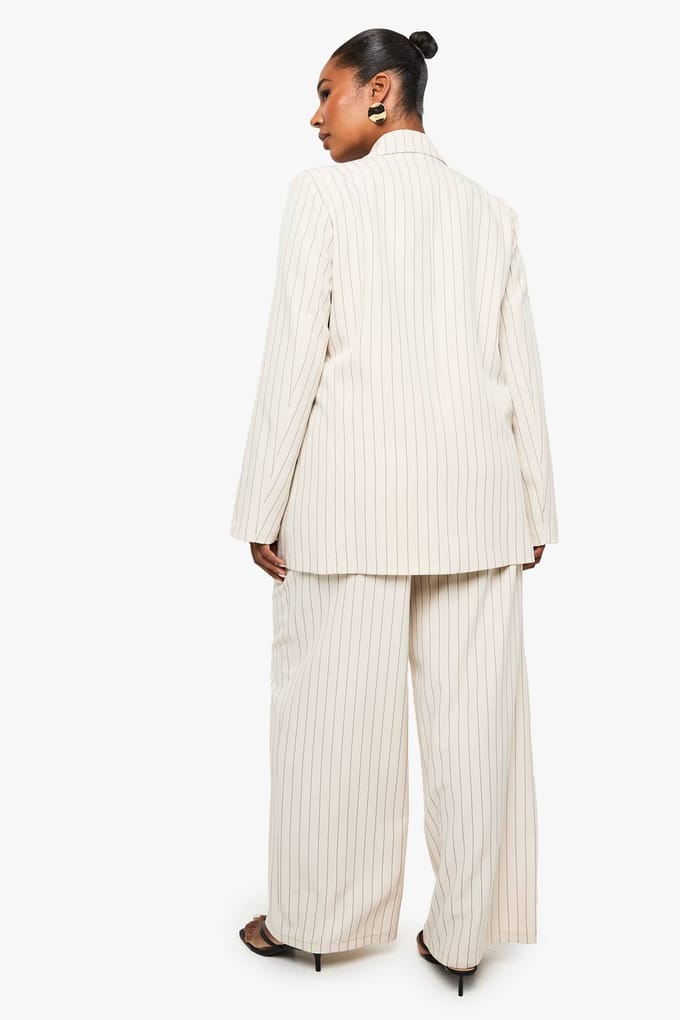 boohoo Dames Plus Pinstripe Rechtlopende Broek | Beige | Maat: 44