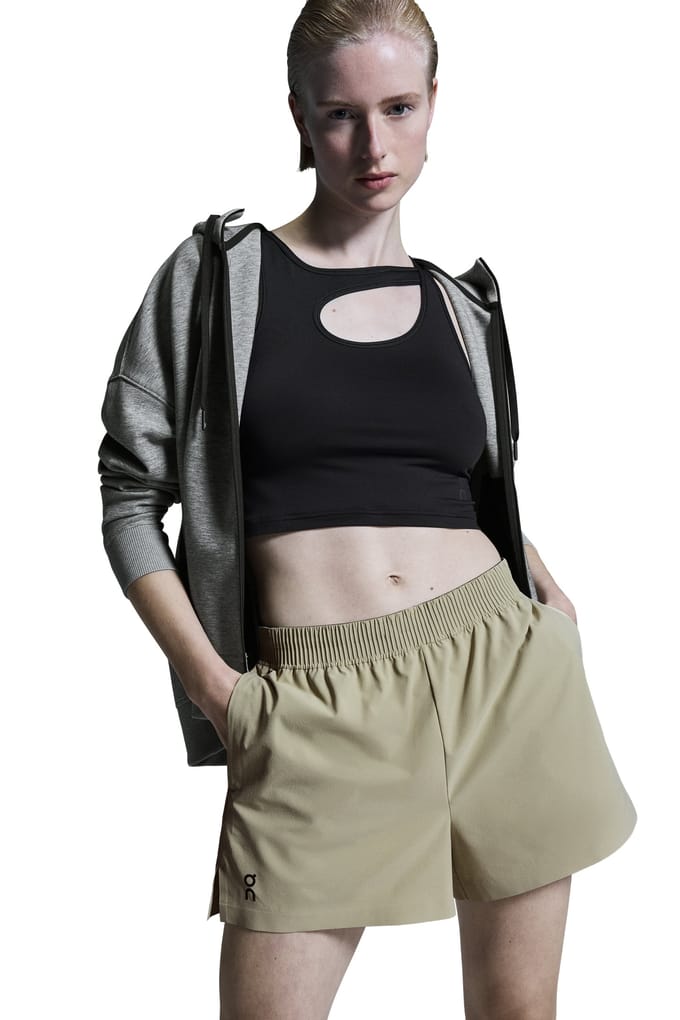 On Focus Shorts 1 W Caper Caper Maat: M | Korte Broeken Outlet | Dames | Beige