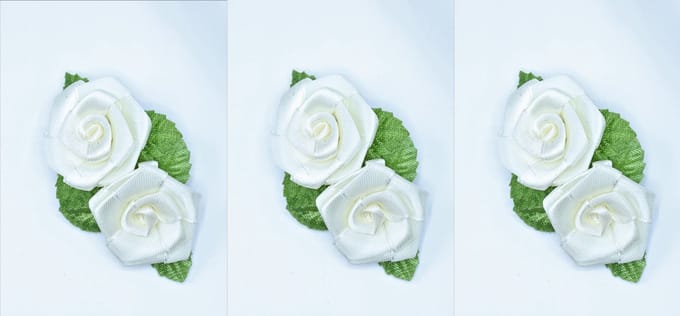 3 haar bloemen clicks  2 roosjes op click wit