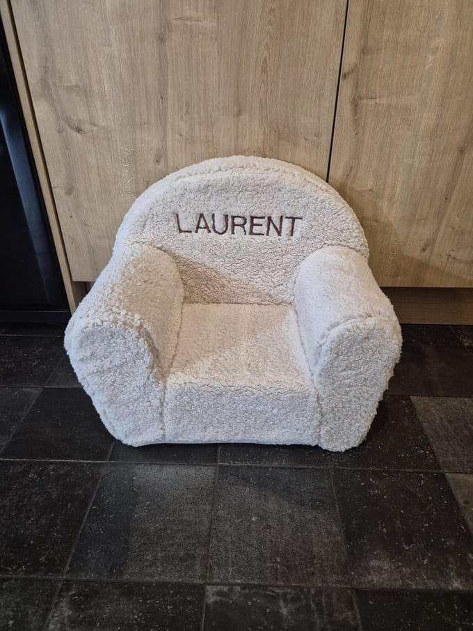 ecru teddy kinderstoel met geborduurde naam/kinderfauteuil met naam