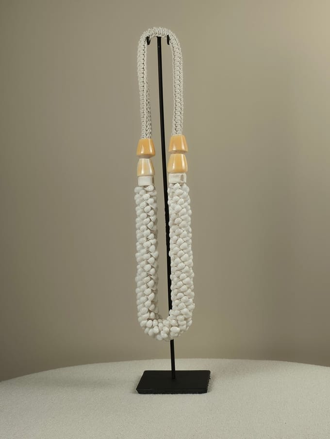 Blitzdeco - Schelpen Ketting op Standaard - Camila - Wit - Handgemaakt & Bohemian Chic