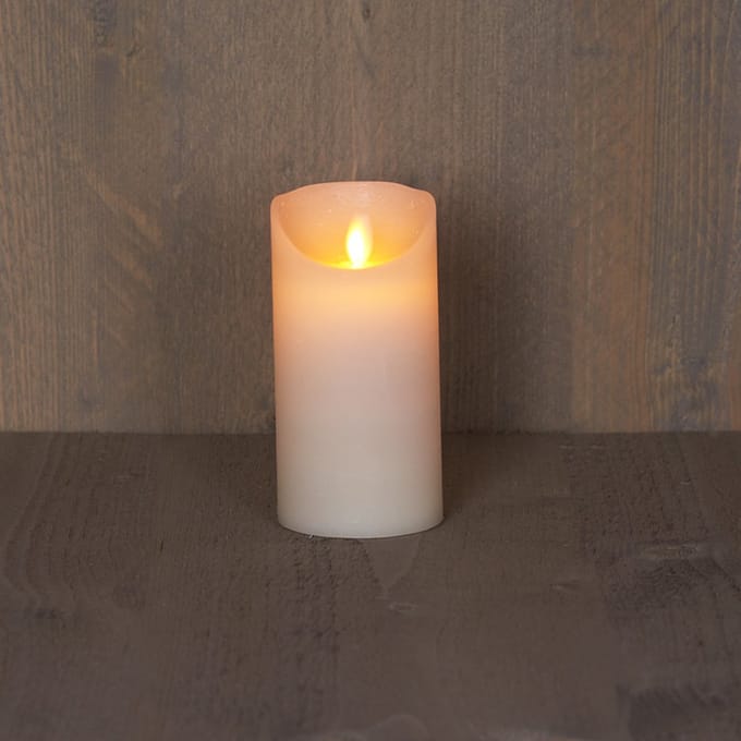 Anna's Collection Led kaars/stompkaars - 2x - ivoor - H15 x D7,5 cm - wax - bewegende vlam