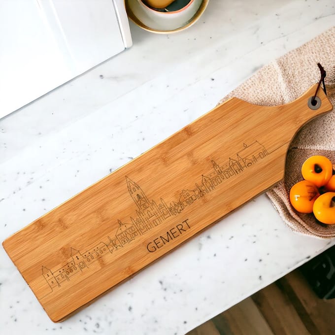 Out-Lines - Serveerplank met skyline van Gemert - Bamboe - 60x16cm - Borrelplank Gravering